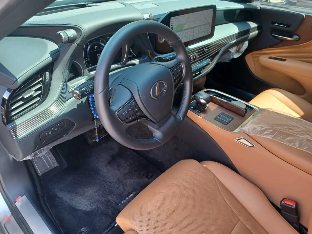 Car image 11