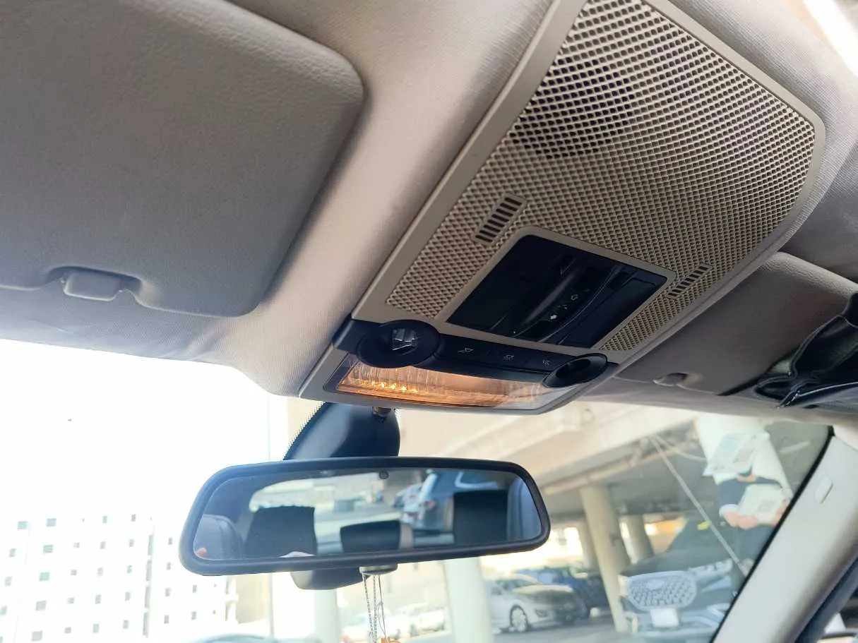 Car image 28