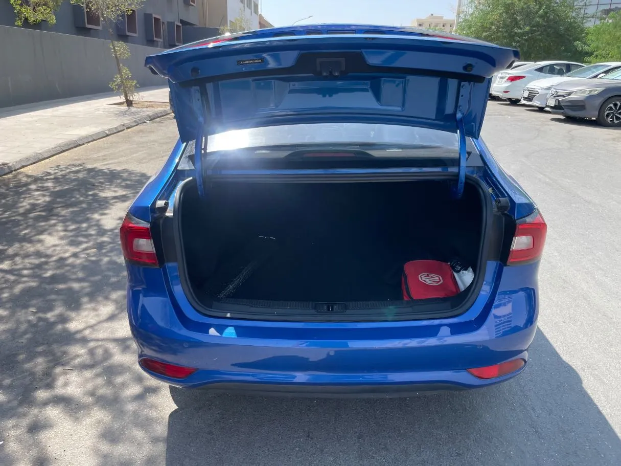 Car image 21