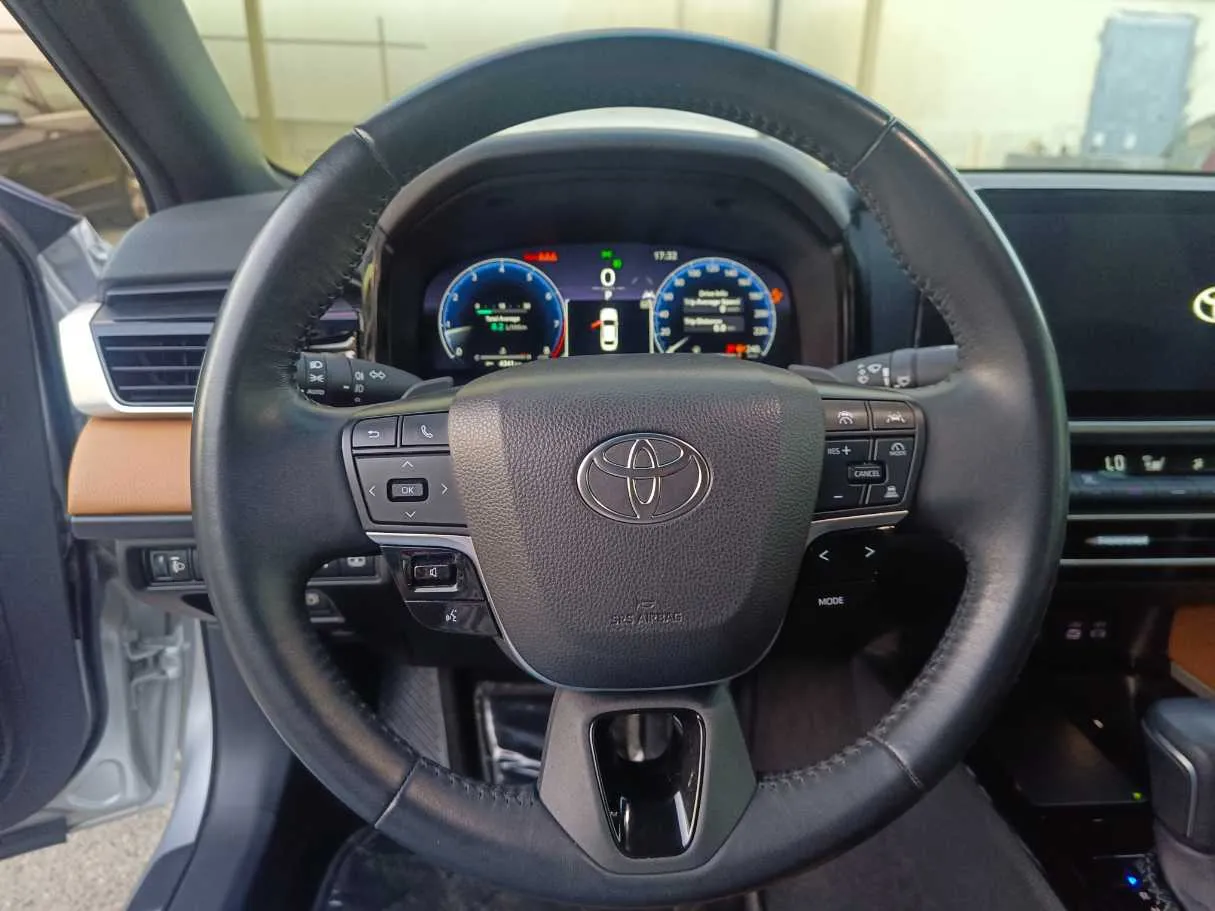 Car image 23