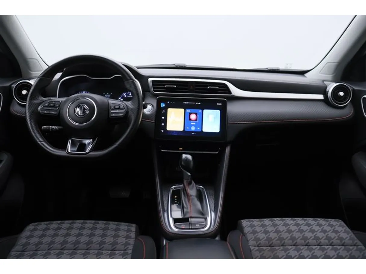 Car image 14