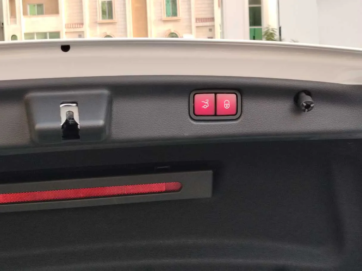 Car image 34