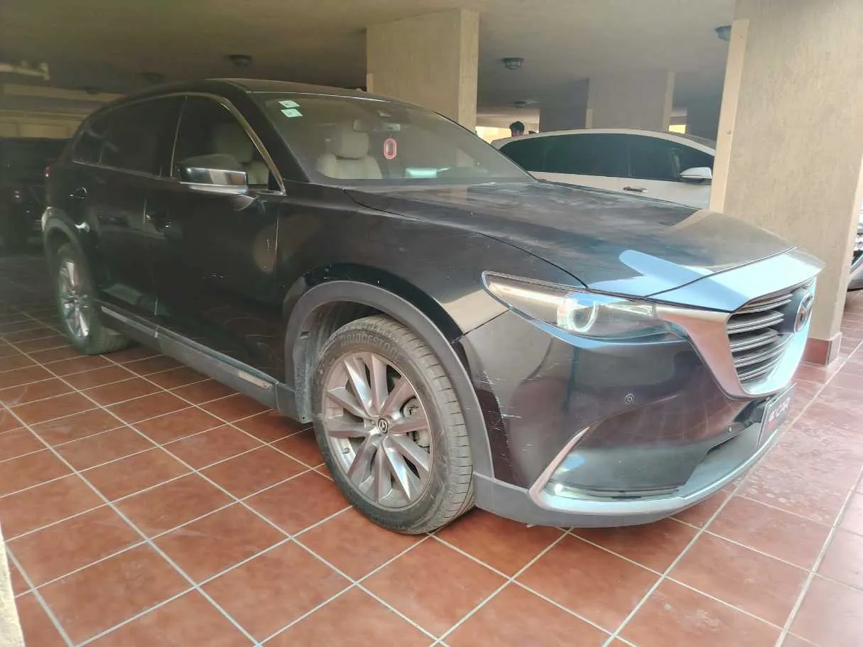 Car image 4