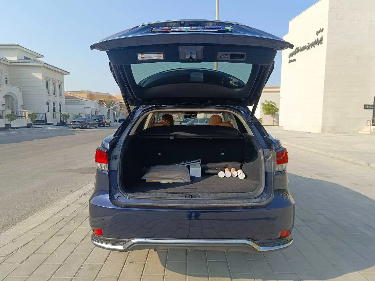 Car image 32