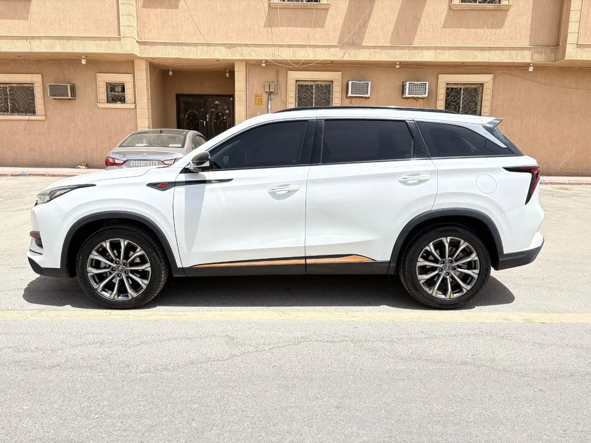 Car image 8