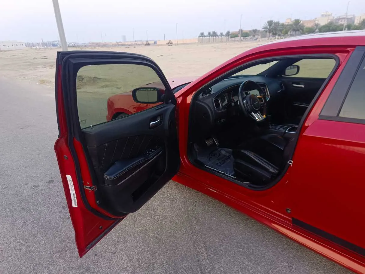 Car image 14
