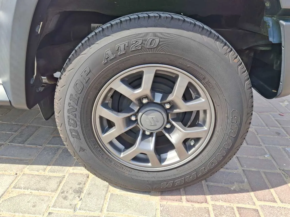 Car image 9