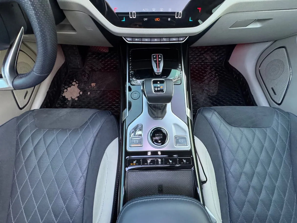 Car image 17