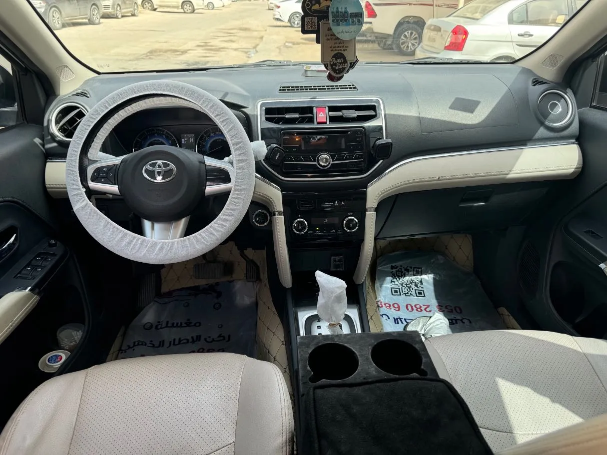 Car image 16