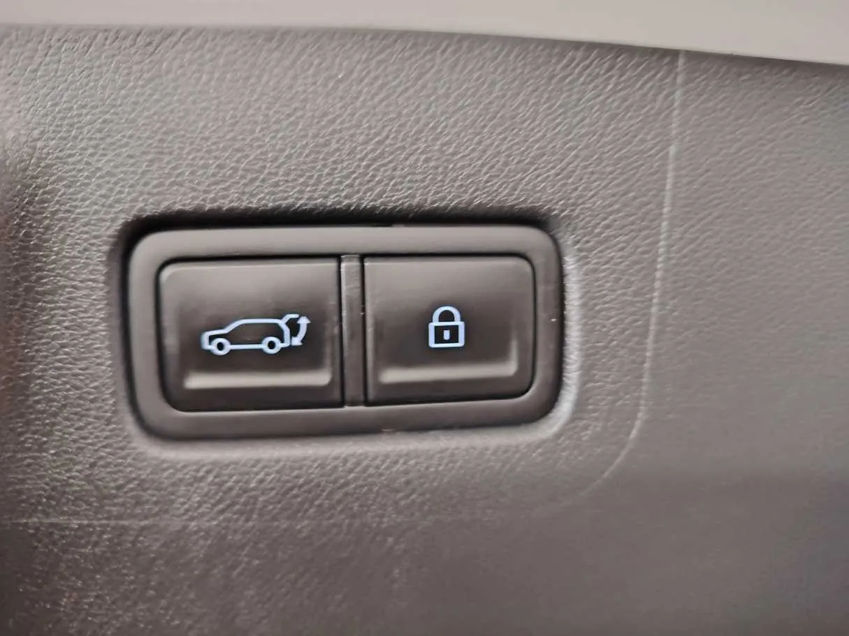 Car image 33