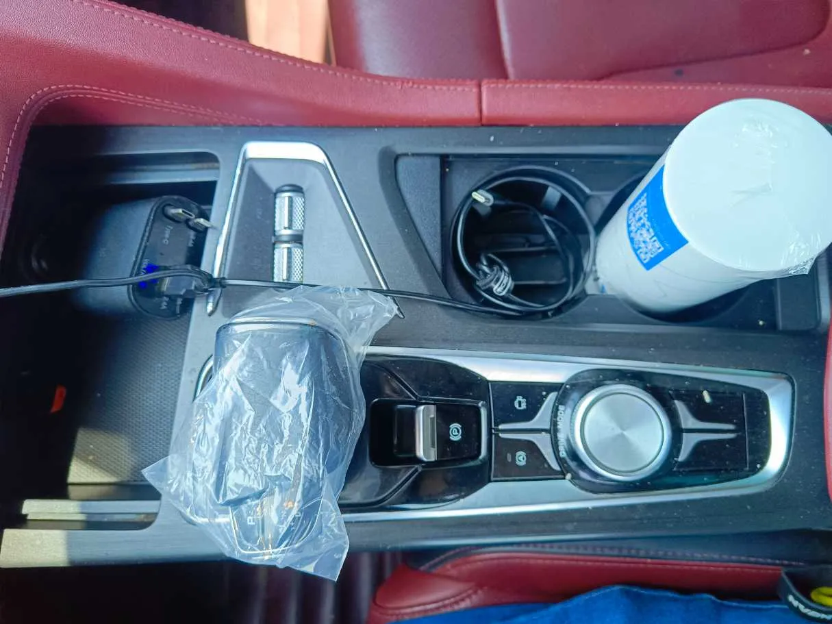 Car image 25
