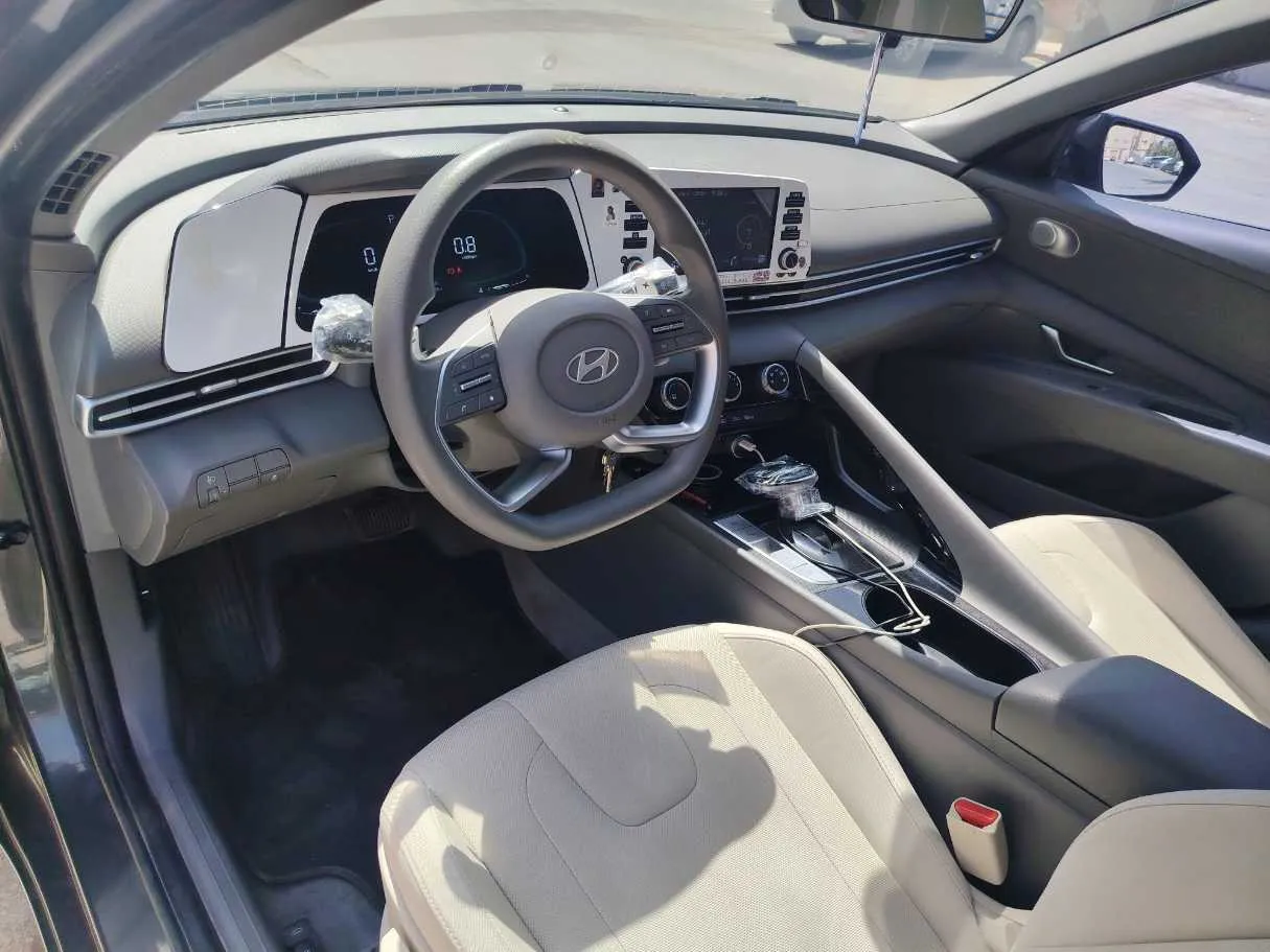 Car image 13