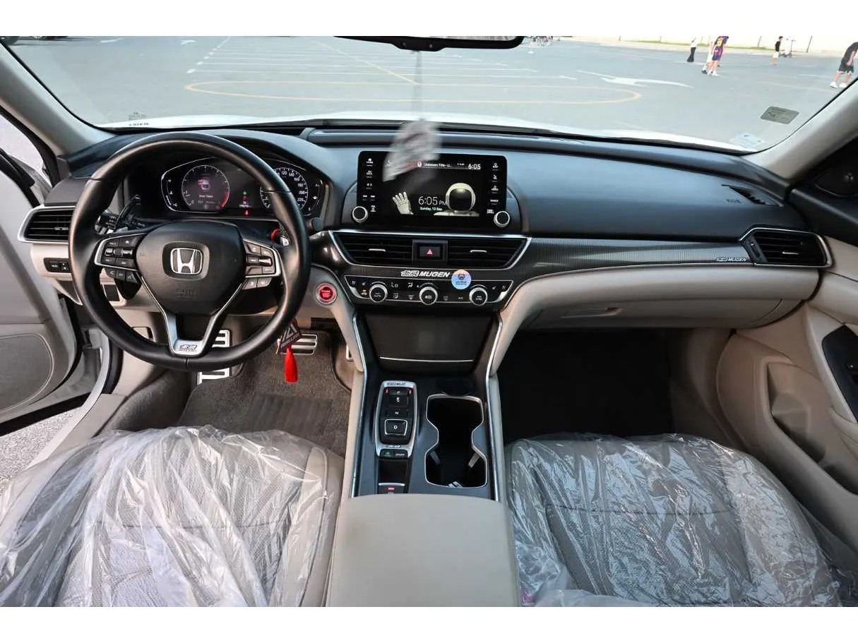 Car image 8