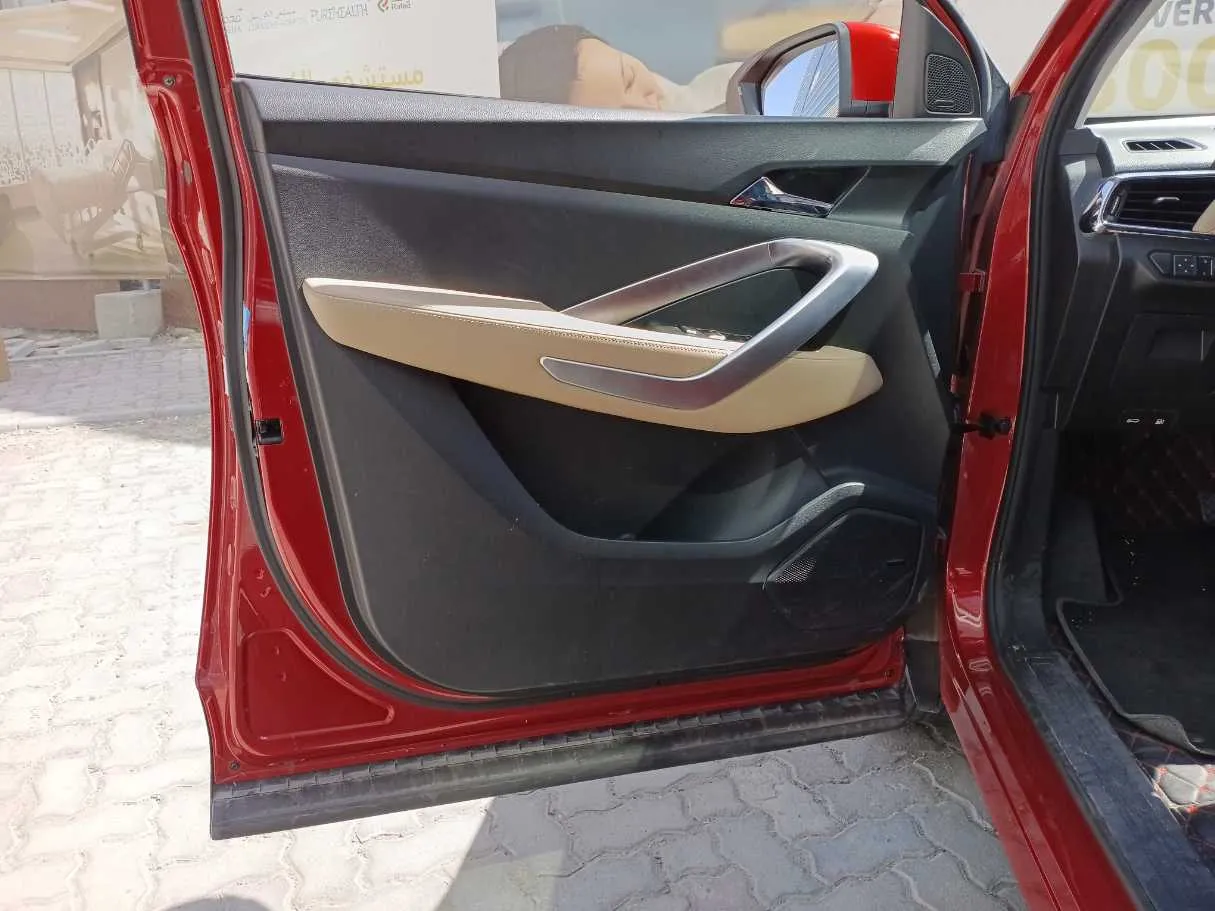 Car image 10
