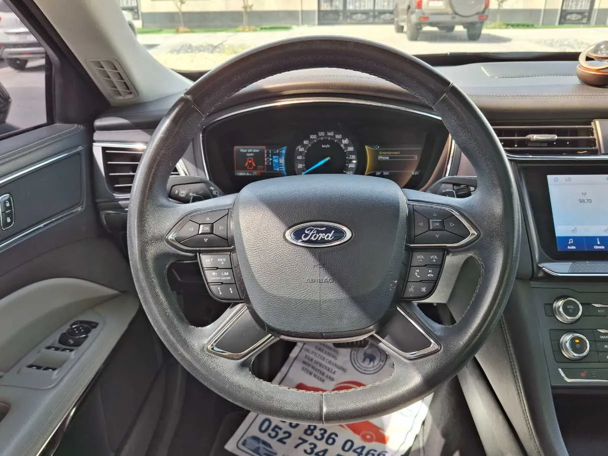Car image 16