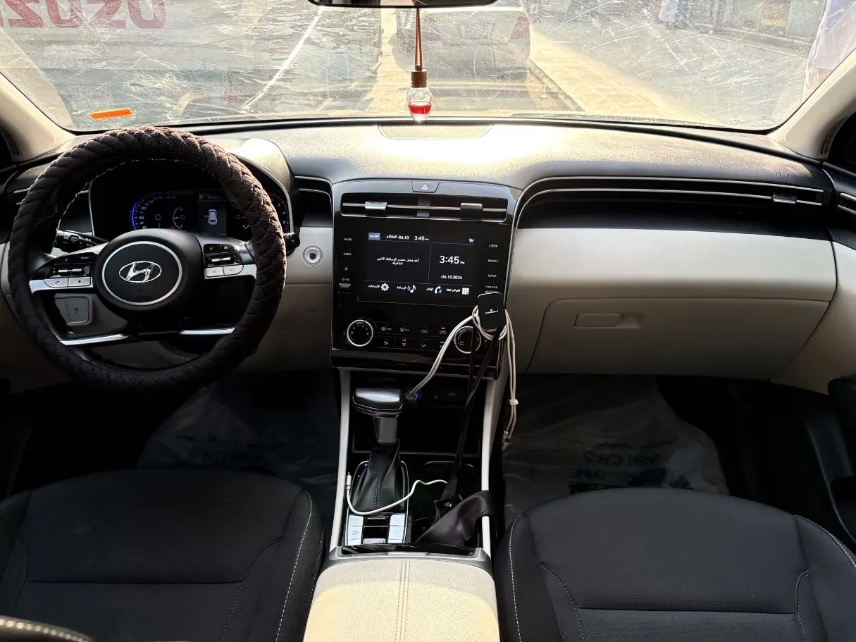 Car image 18