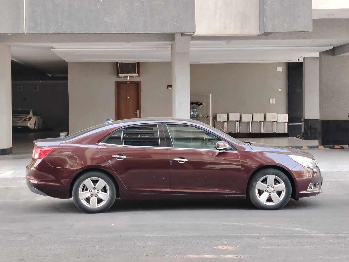 Car image 4
