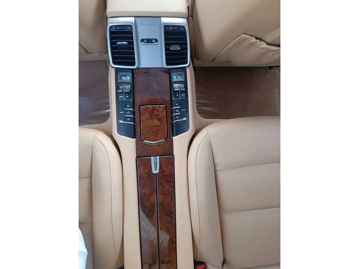 Car image 24