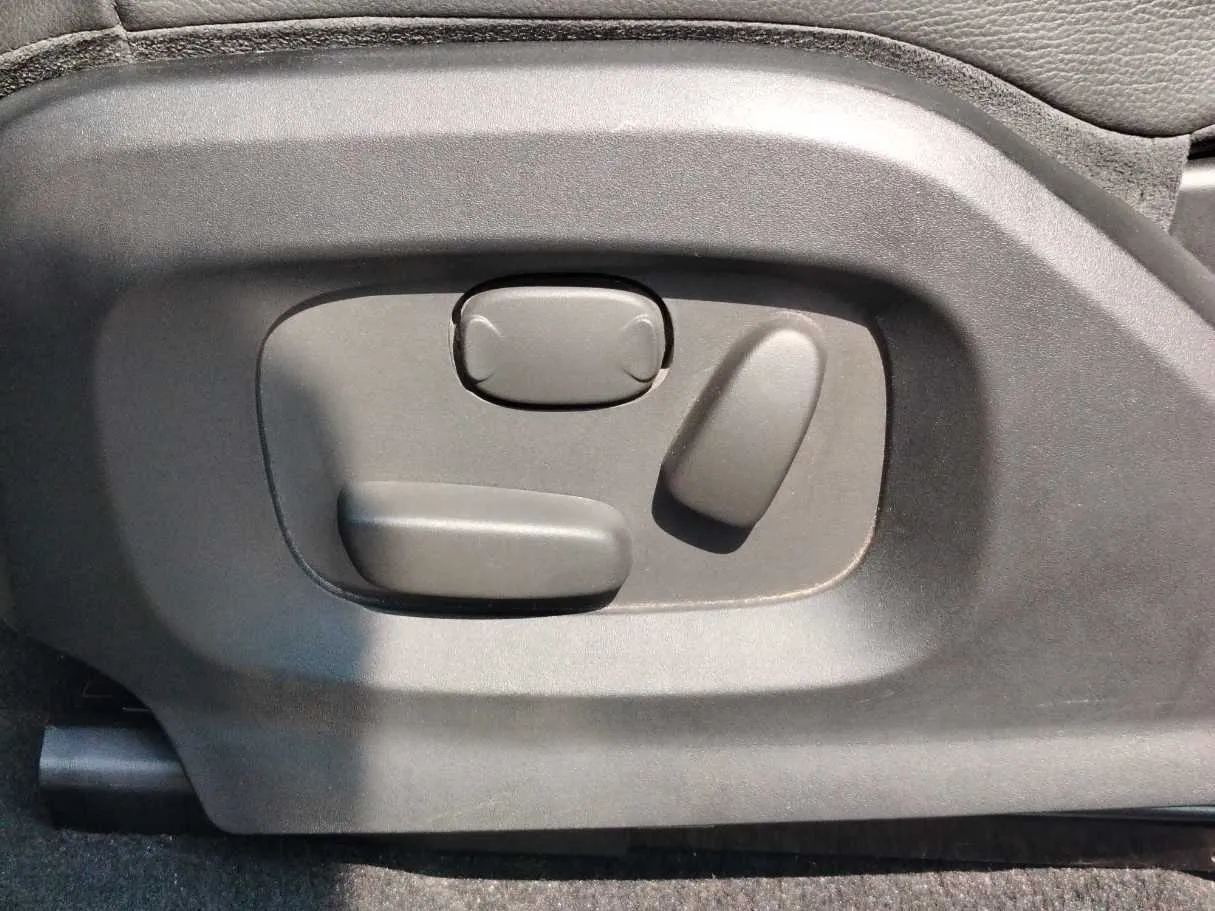 Car image 32