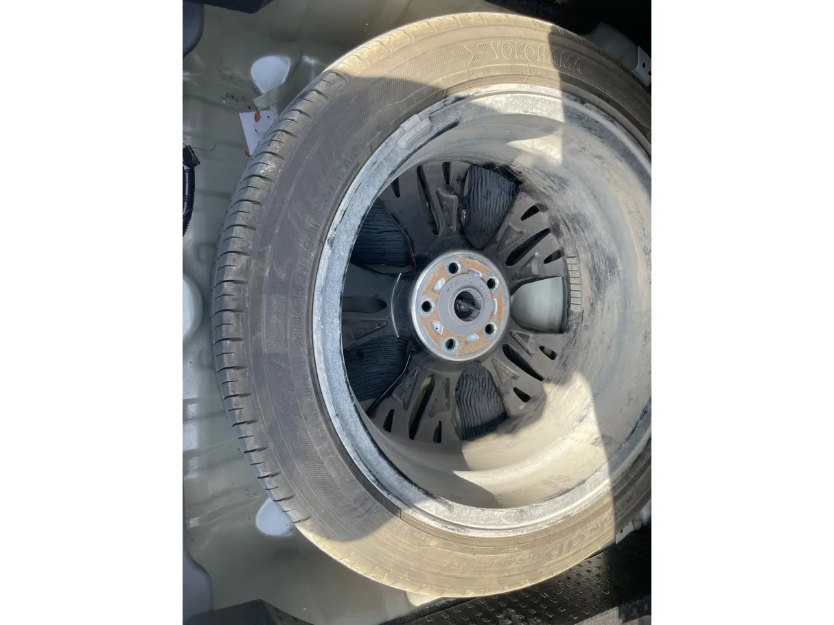 Car image 23
