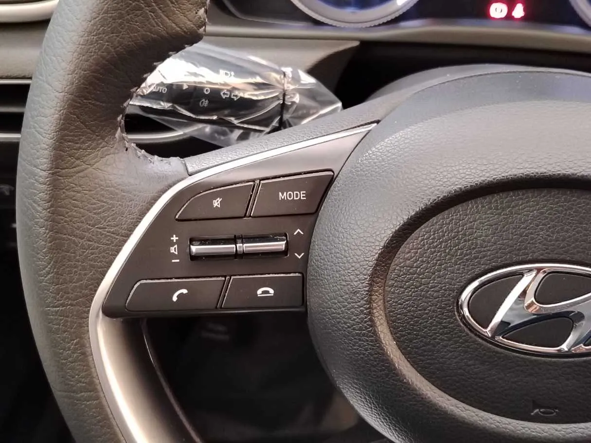 Car image 25