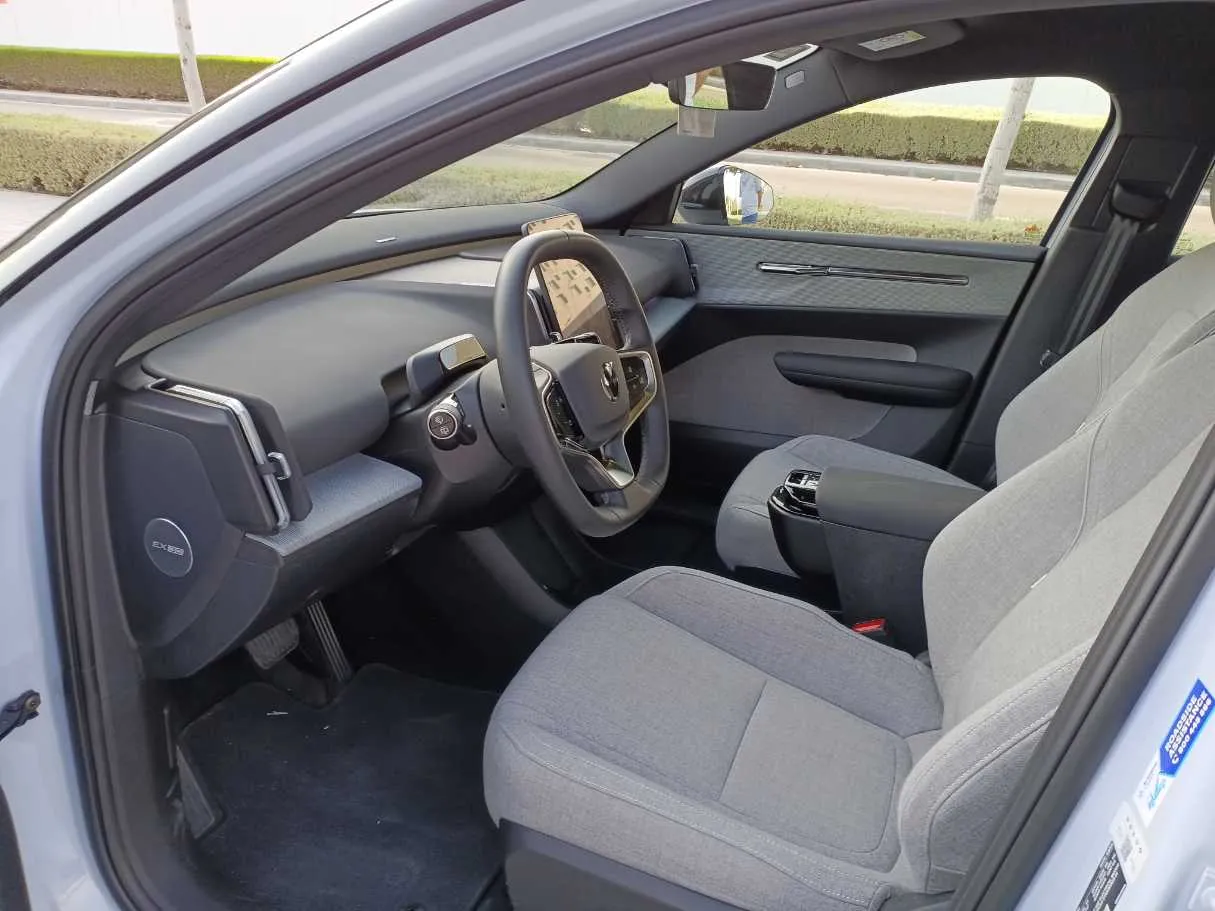 Car image 12