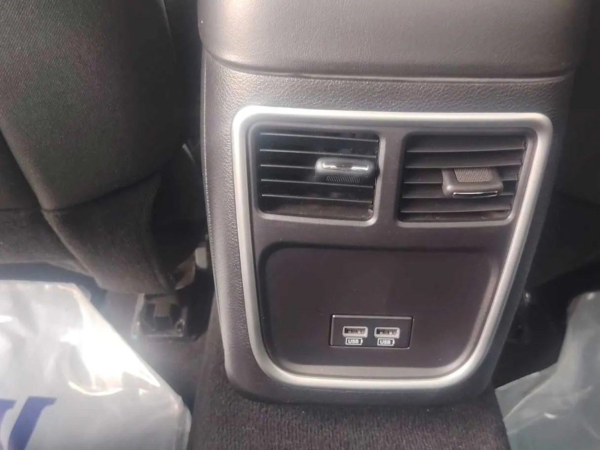 Car image 31