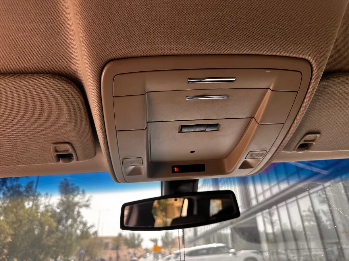 Car image 25