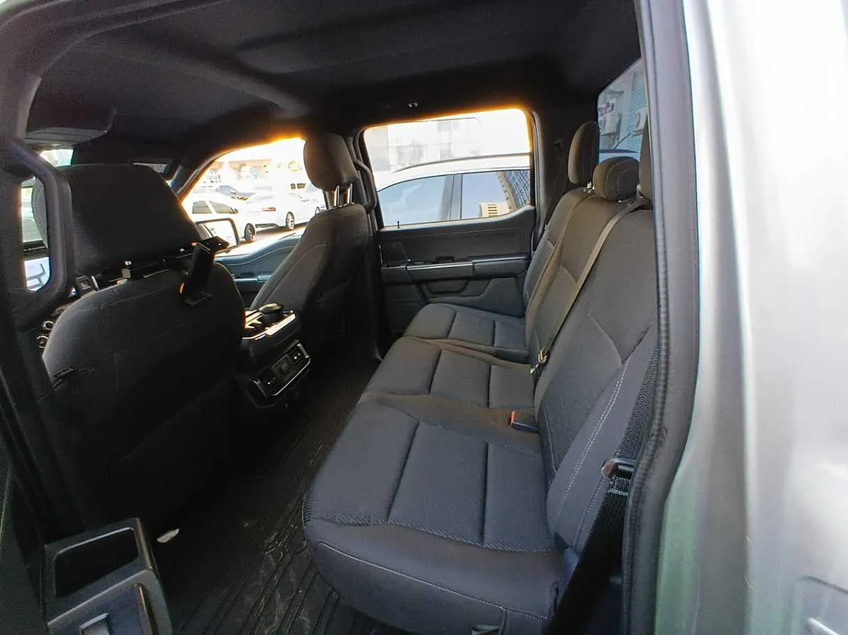 Car image 10