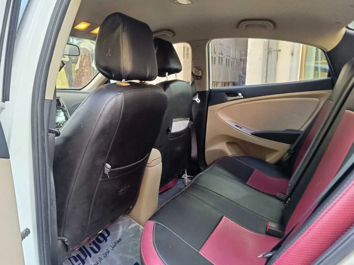 Car image 16