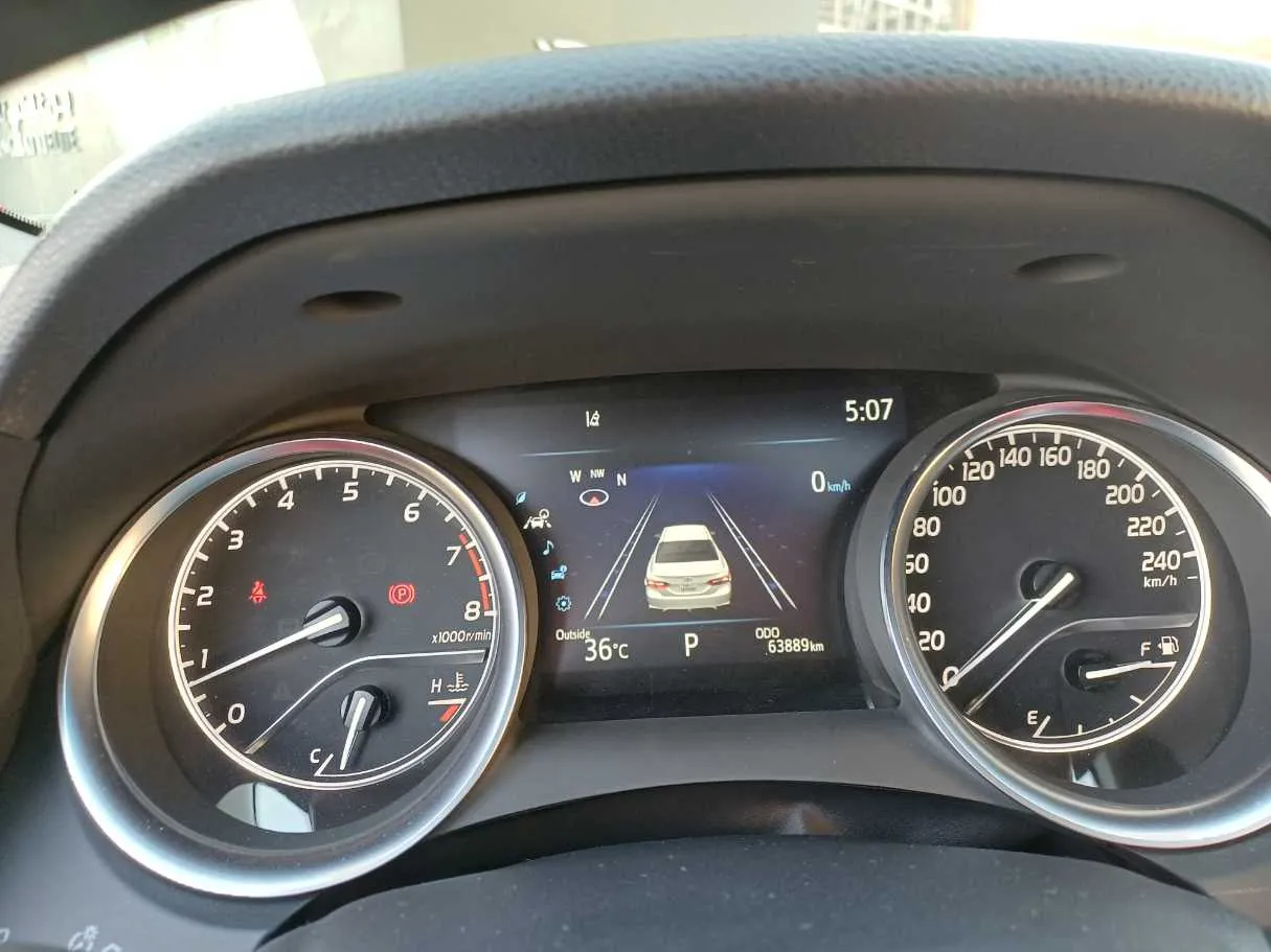 Car image 19