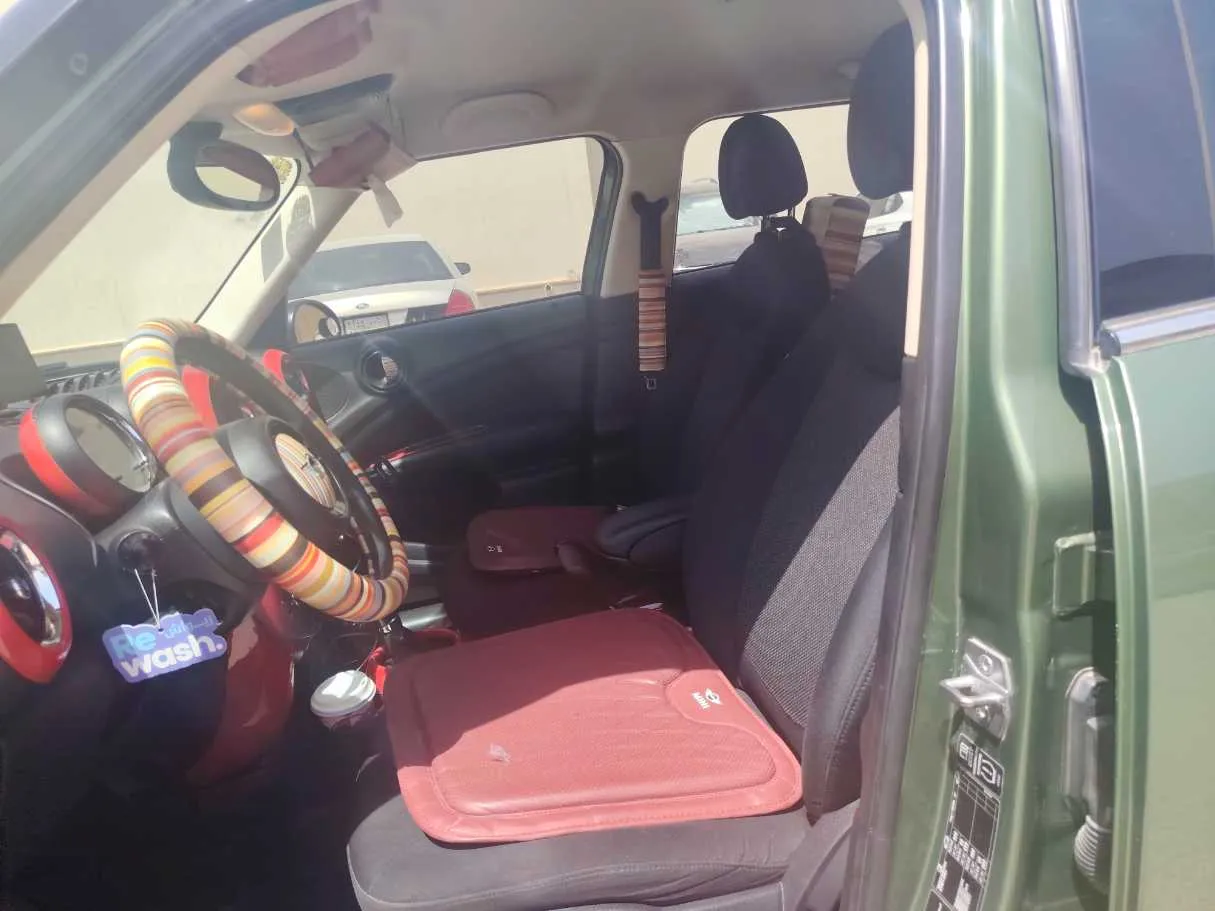 Car image 12