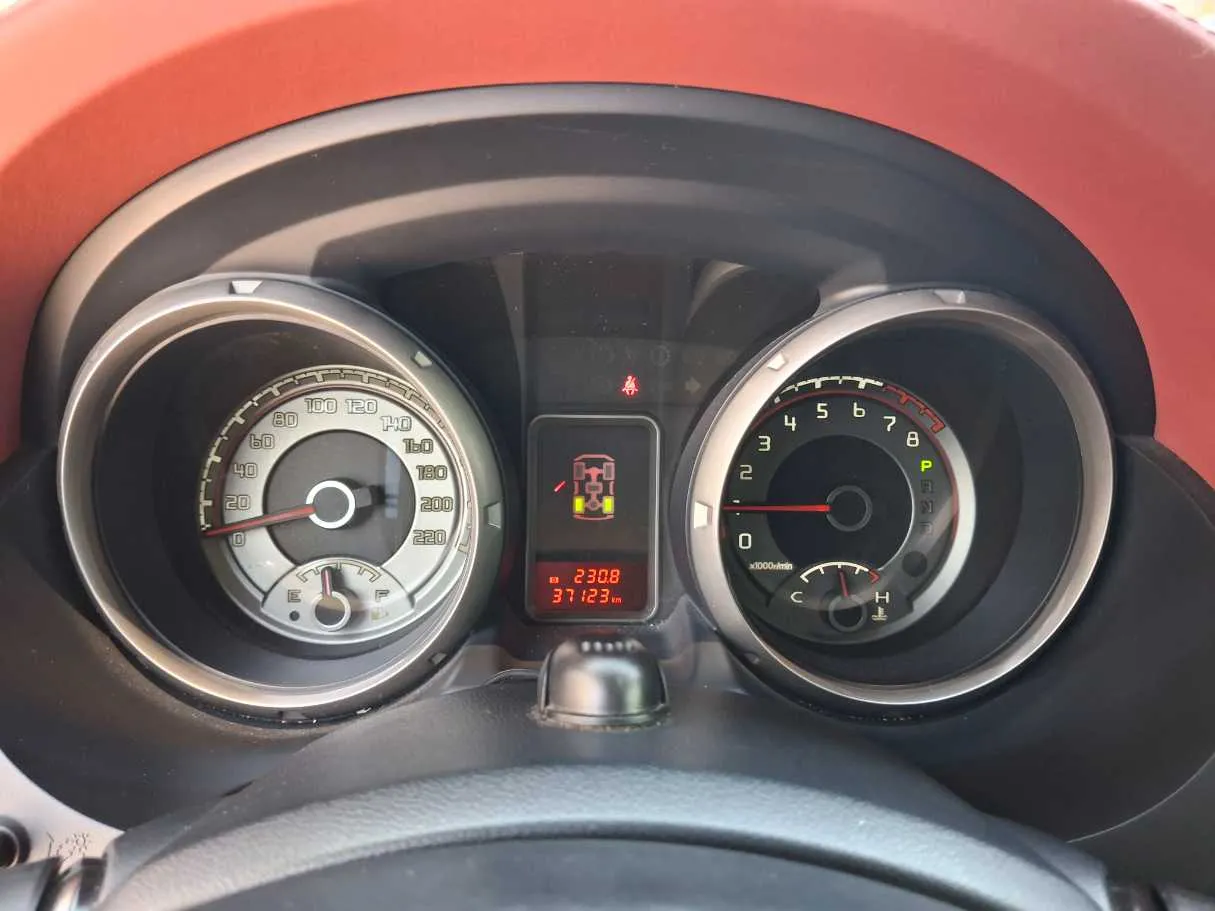 Car image 18