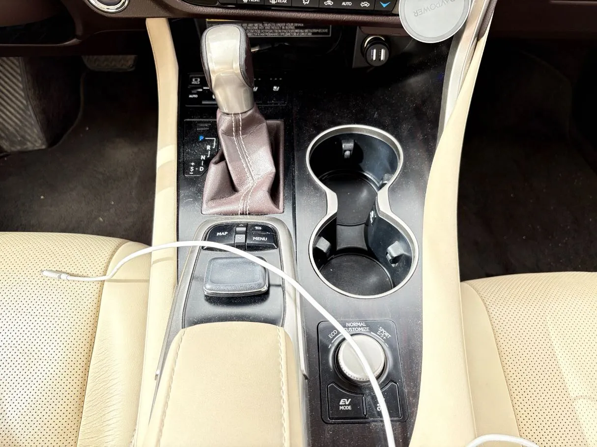 Car image 19