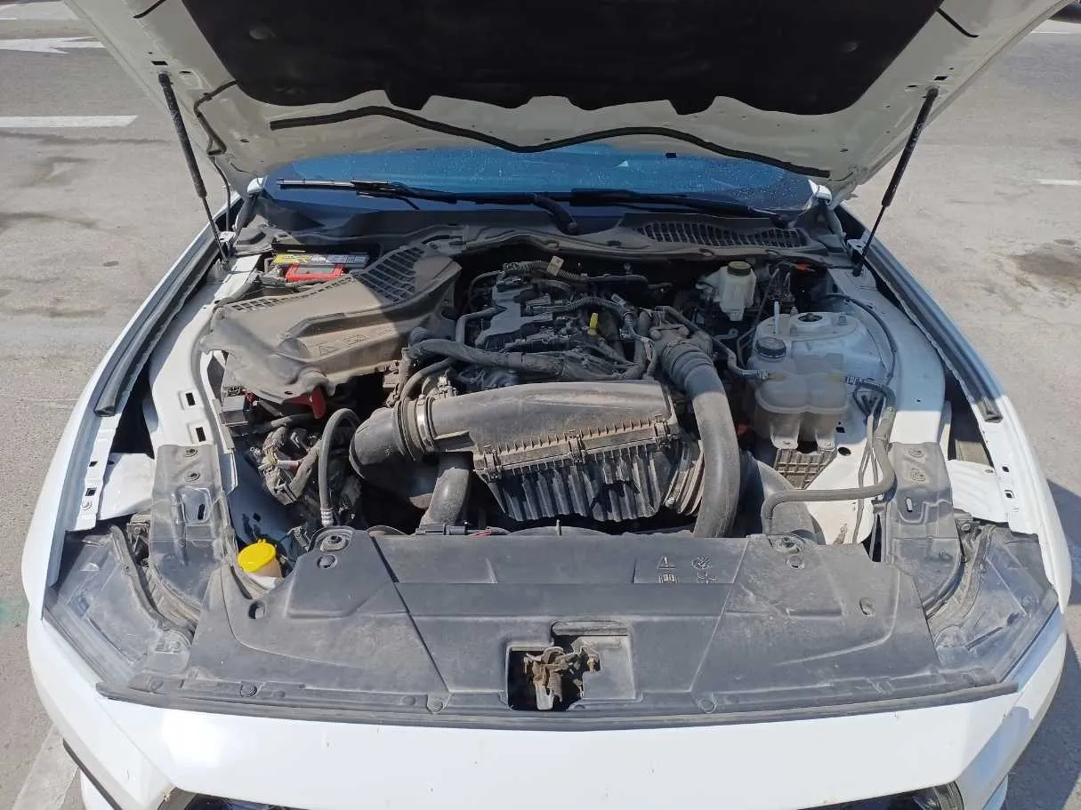 Car image 24