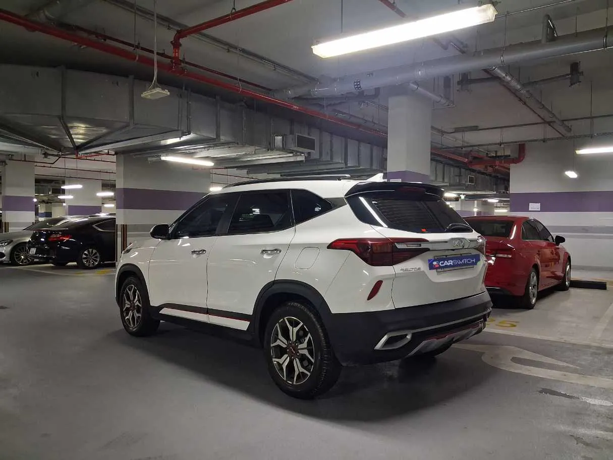 Car image 7