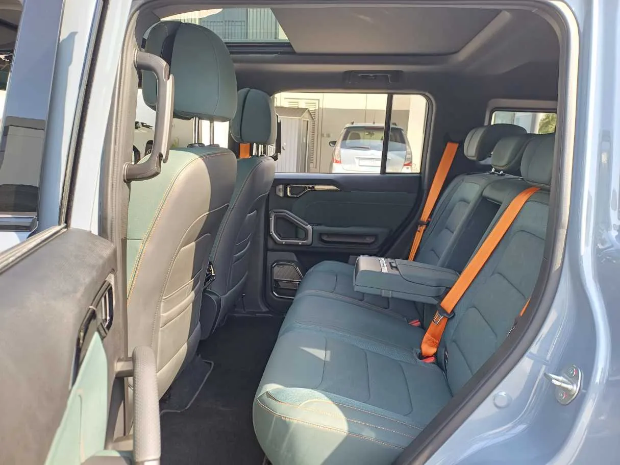 Car image 13