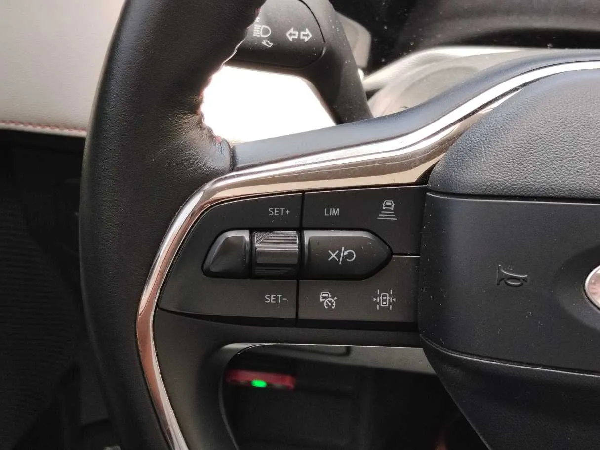 Car image 35