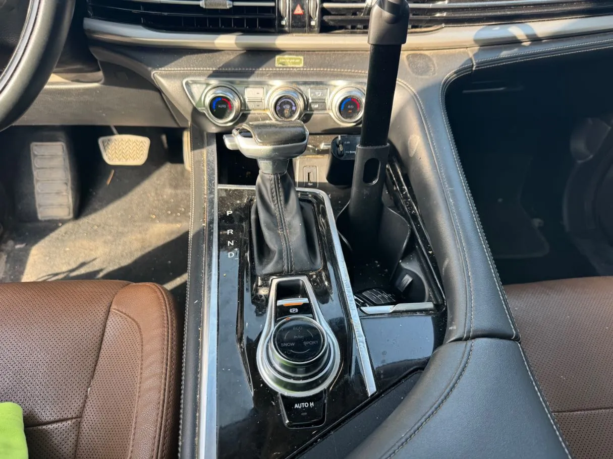 Car image 15