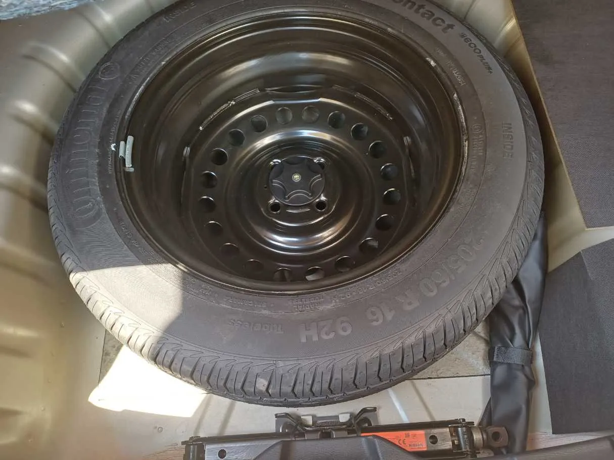 Car image 20
