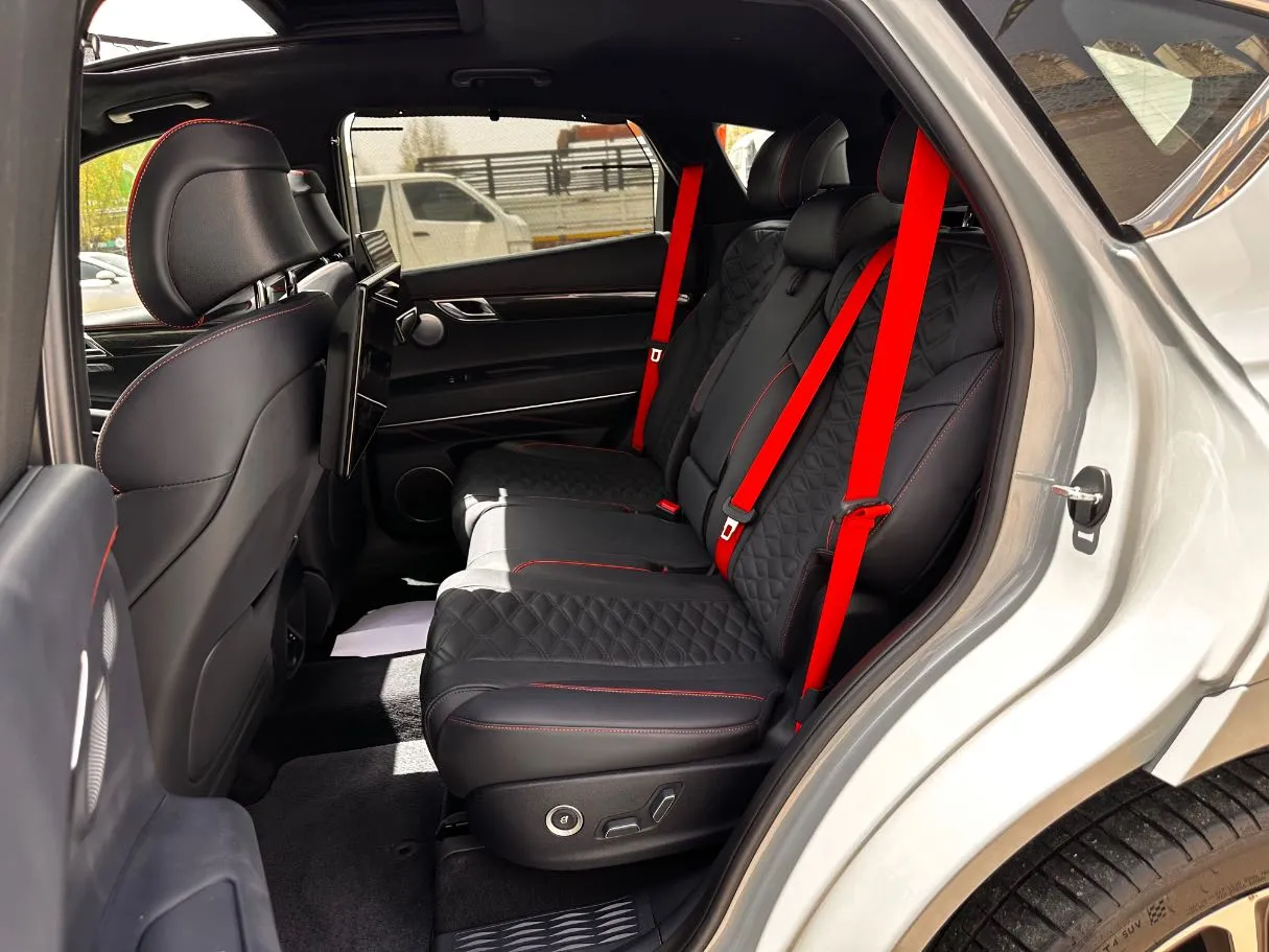 Car image 15