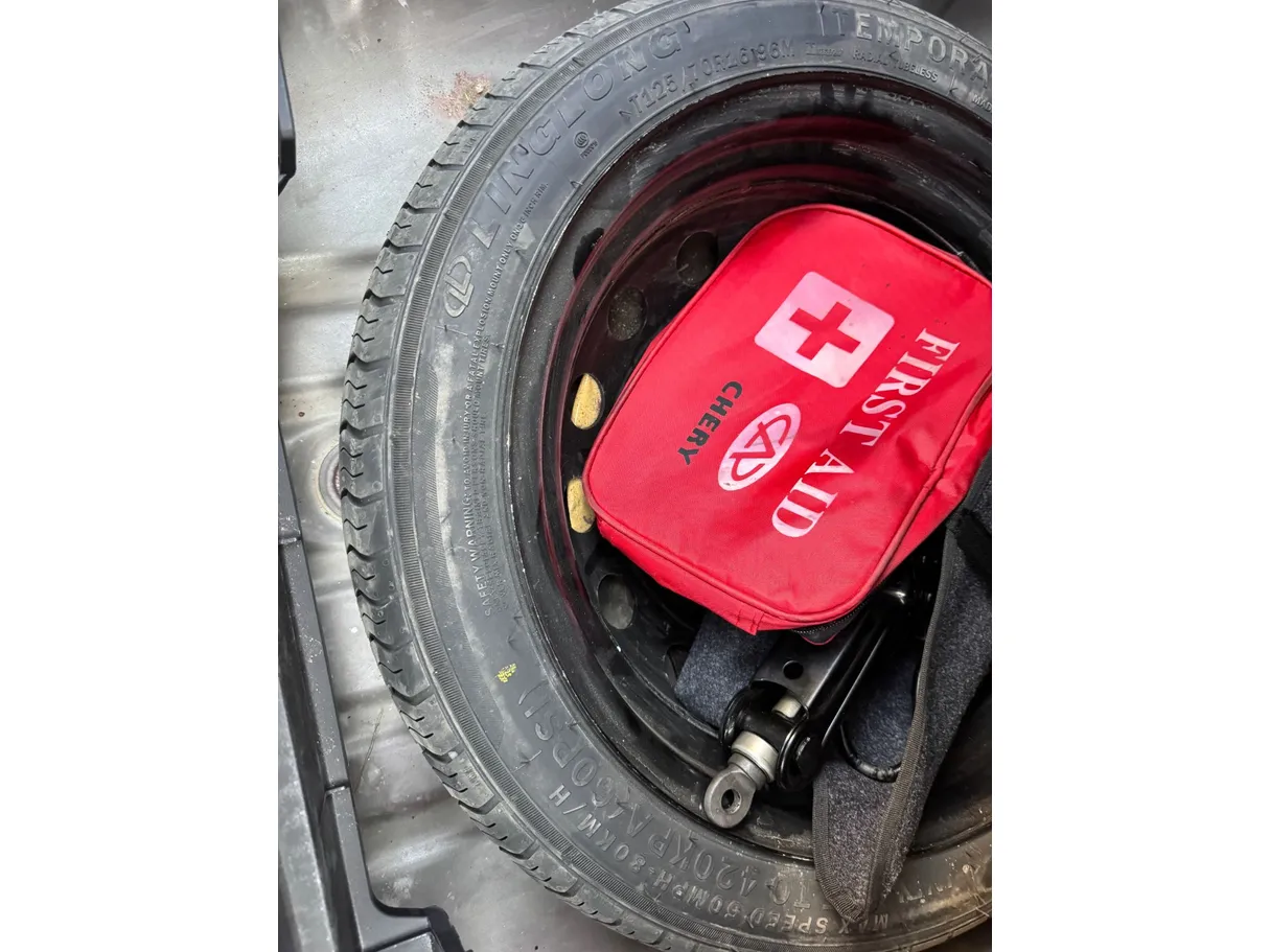 Car image 19