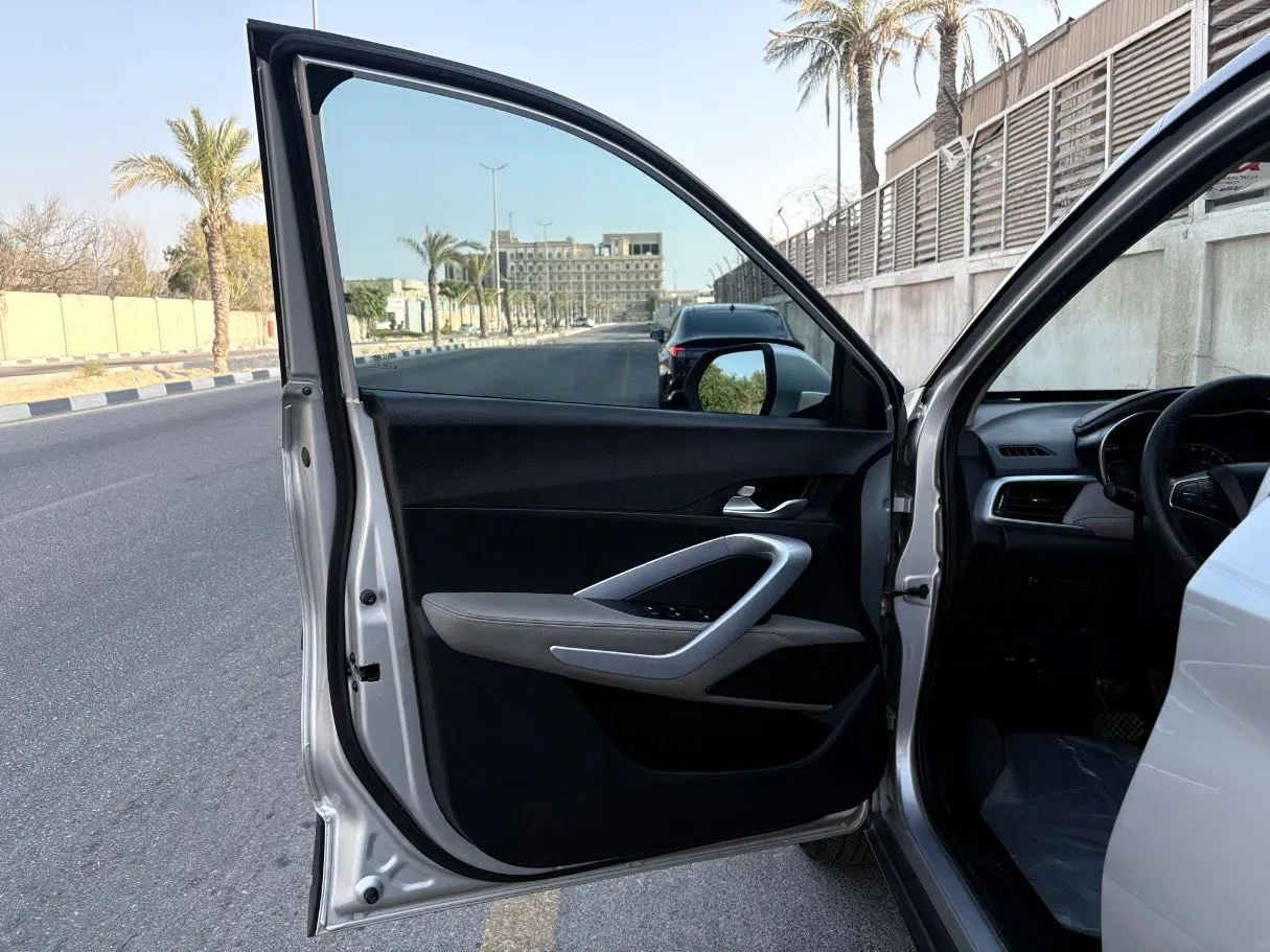 Car image 10