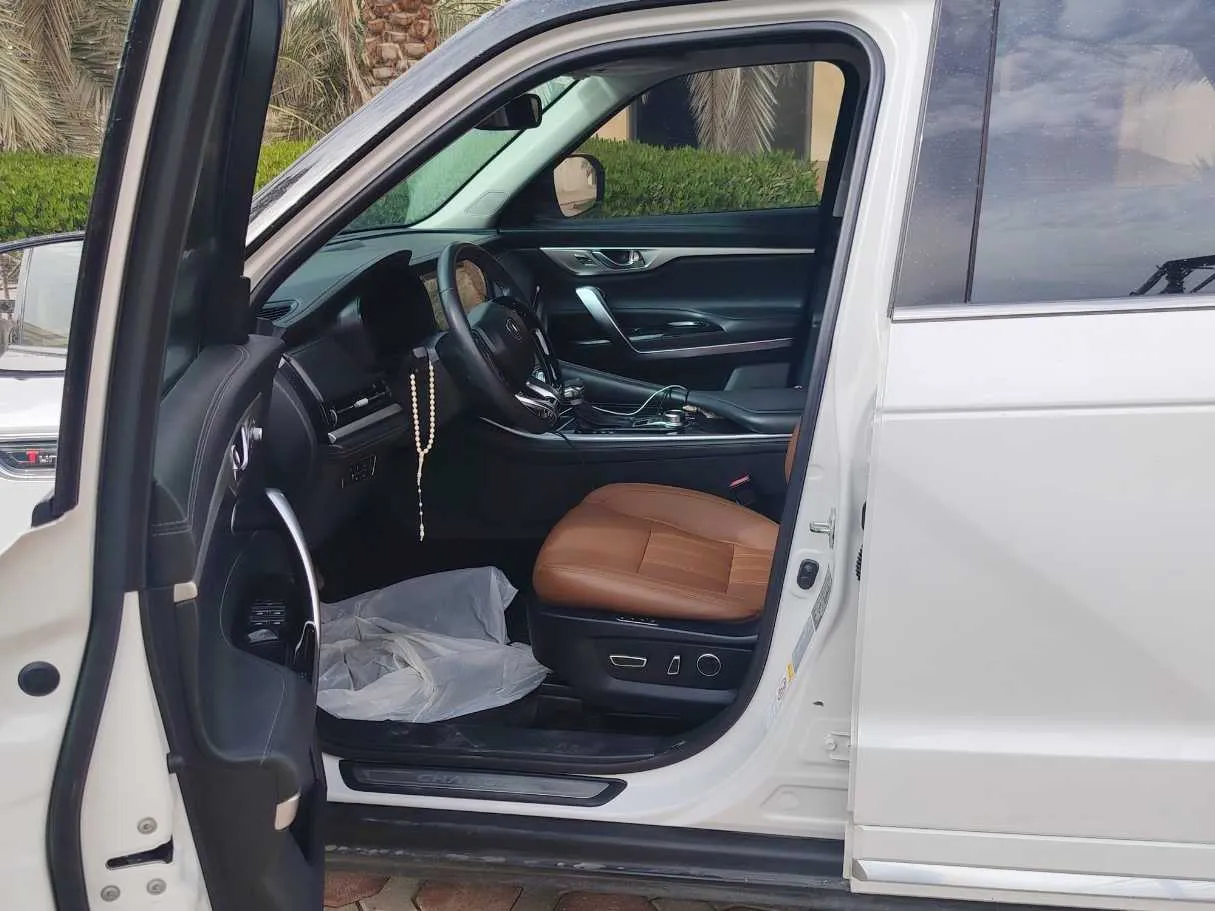 Car image 13