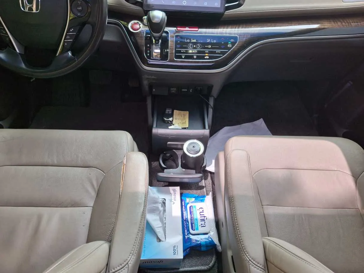 Car image 16