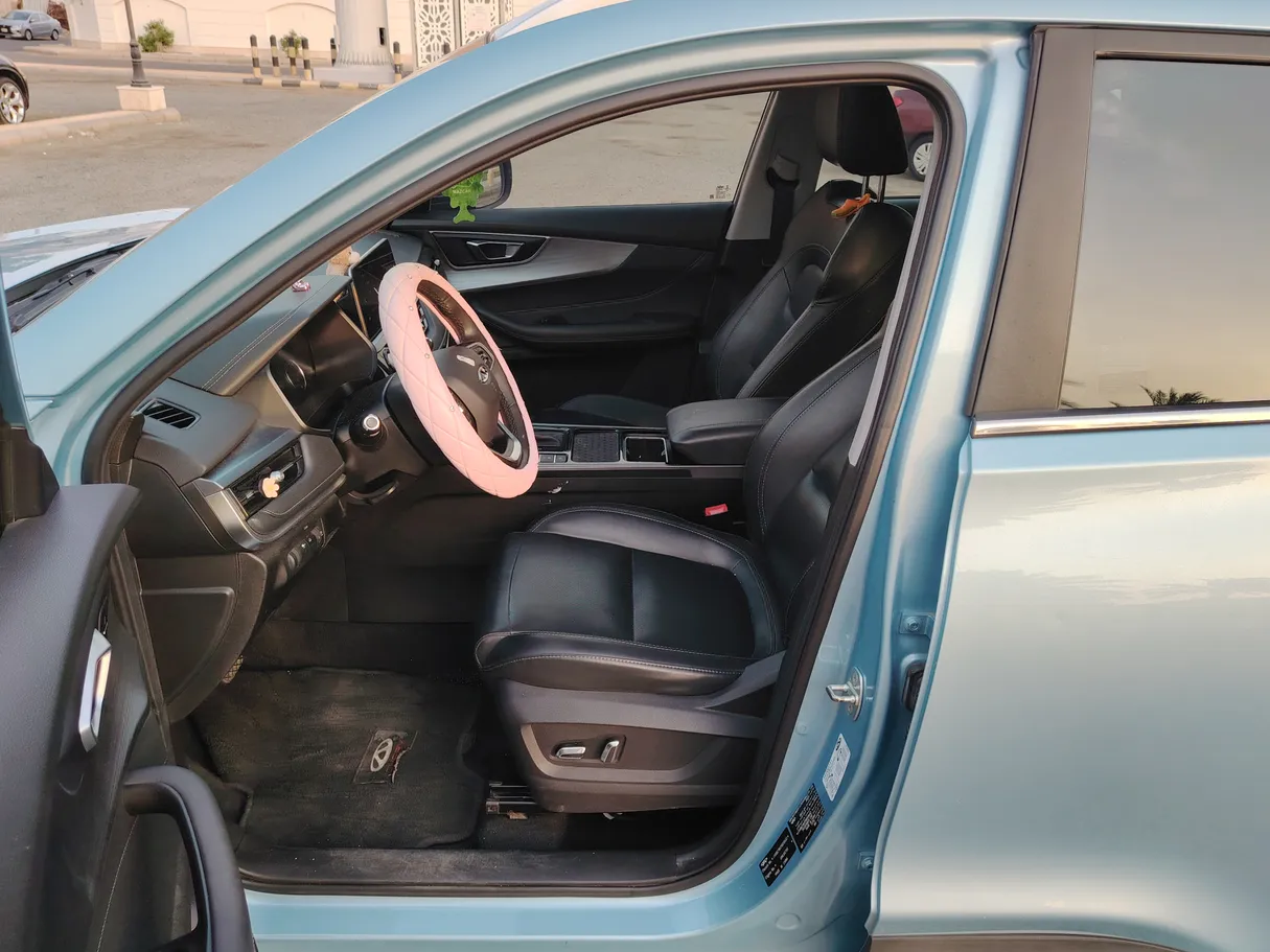 Car image 13