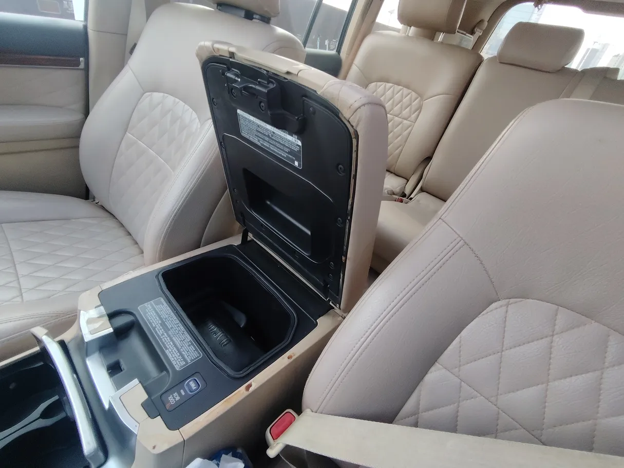 Car image 30