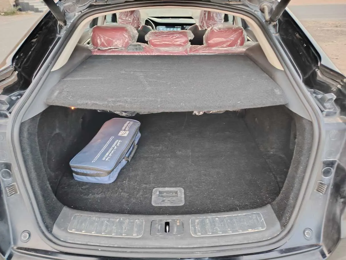 Car image 25
