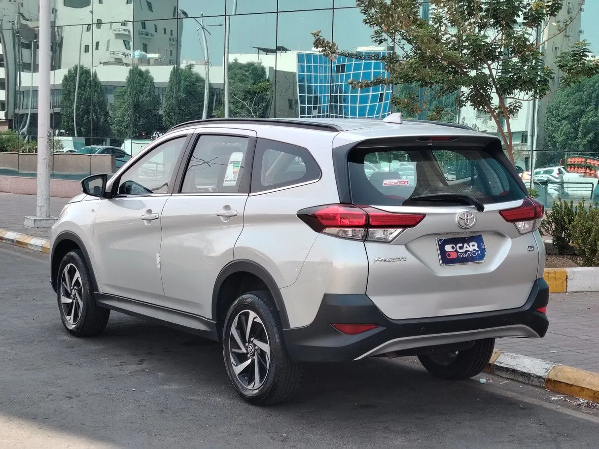 Car image 7
