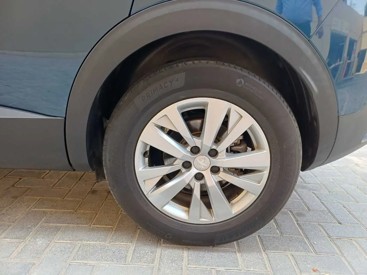 Car image 9
